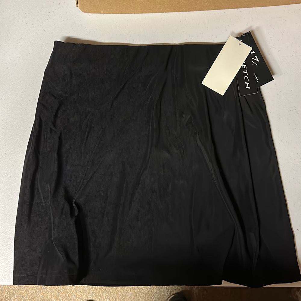 Beyer black skirt